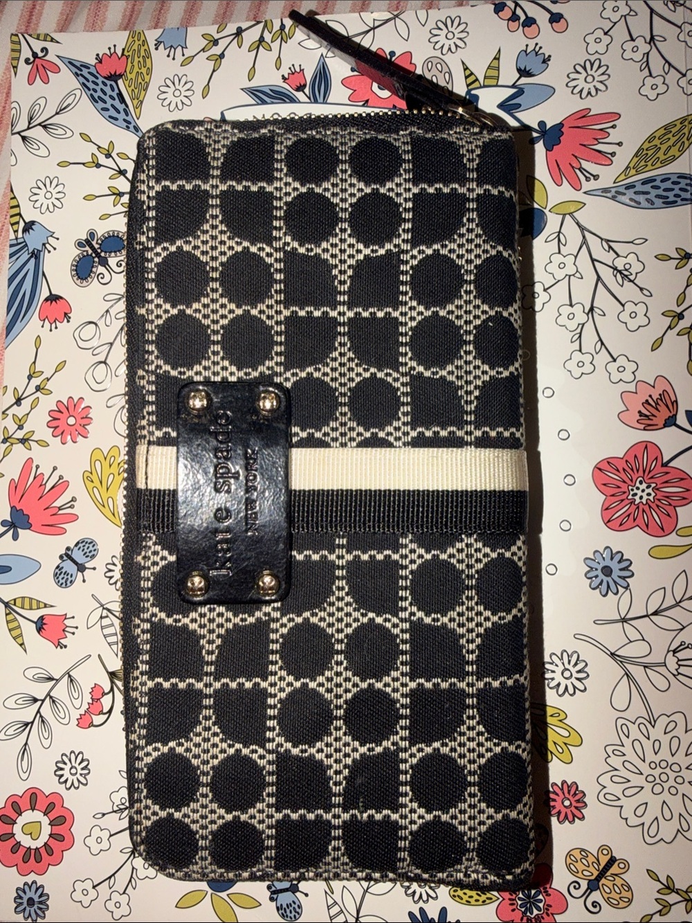 kate spade New York Black & Cream Zip Wallet